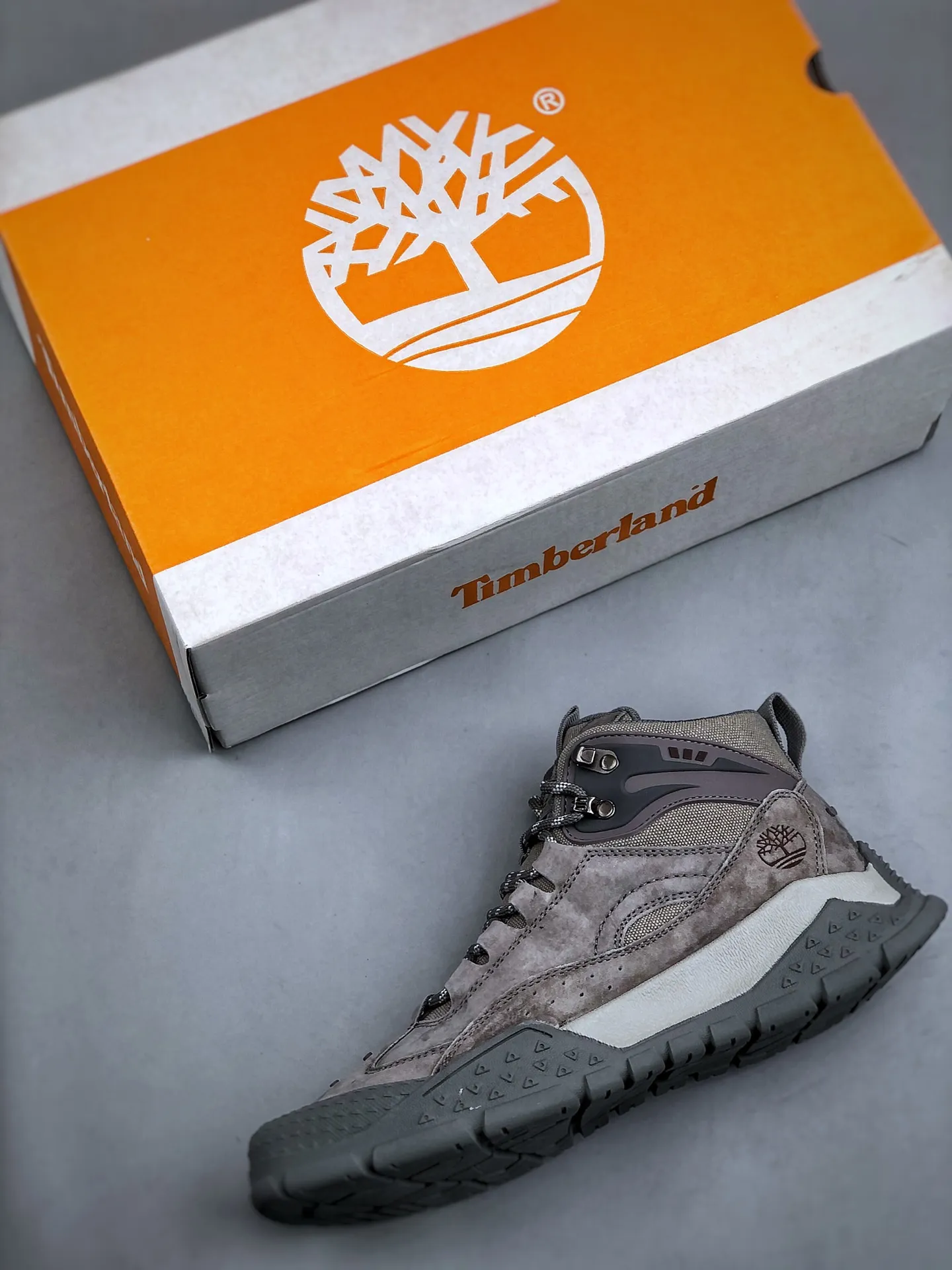 Local self-pickup💰560 Support store release New arrivals🚀Timberland Timberland outdoor mid-top casual Martin boots series Guangdong factory quality Original box original packaging The fabric is made of Italian 🇮🇹 top-grade frosted fine-grained cowhide with anti-odor and anti-corrosion genuine leather latex insoles to give you a perfect wearing experience High-quality and durable, a must-have for sportsmen Specially designed to handle handsomeness High-quality and first-class foot feel Size: 39 40 41 42 43 44 (leather shoe size)